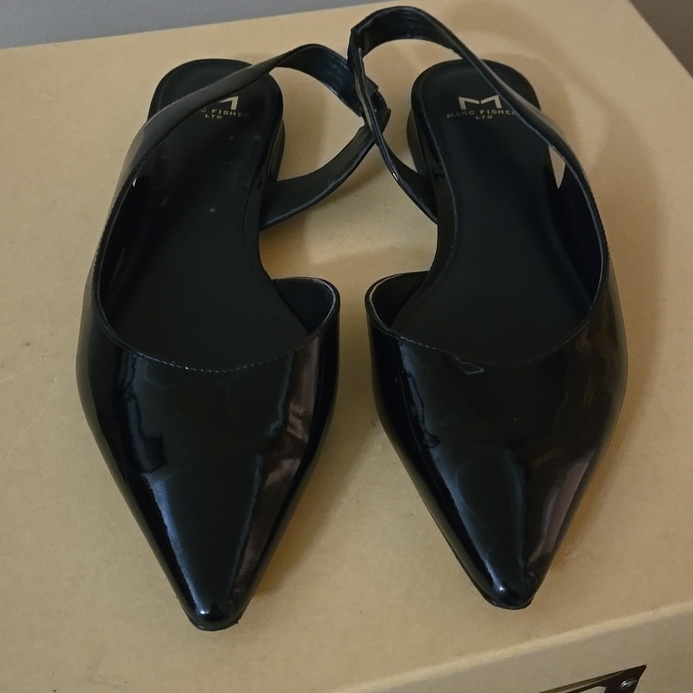 Marc Fisher Black Patent Slingback Flats Size 6.5 - Picture 2 of 8
